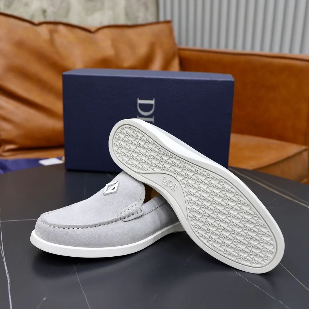 Ex-factory price: 540🙅‍♂️🙅‍♂️🙅‍♂️ Brand: Dior DIOR Standard code: Men's code 38/44 (45 can be customized) Grade: Same as the official website Material: Original cowhide stitching, cowhide lining, original TPU wear-resistant soft outsole Style categories: Leisure and sports version, footwear for driving, young fashion, European and American trends, British style Color: actual picture color